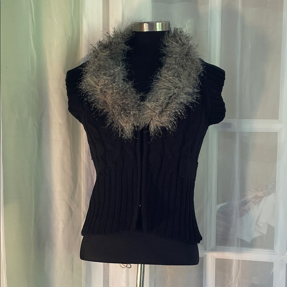 Lapis Chic Black Sweater Vest with Faux Fur Collar